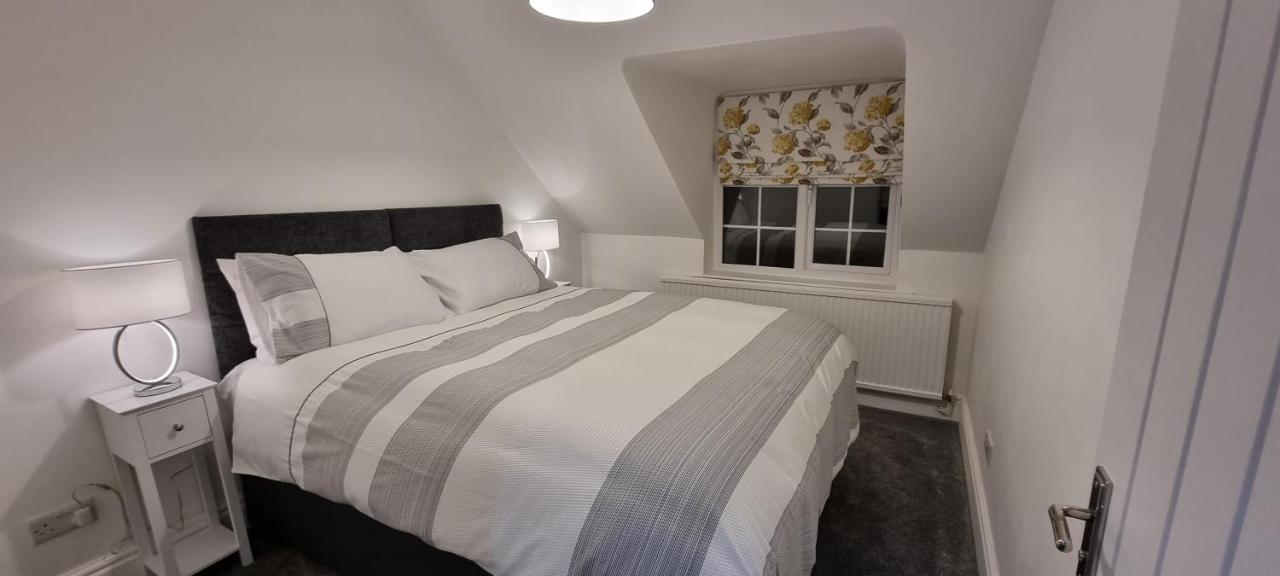 Modern And Spacious 2 Bedroom Apartment With Free Parking Glyn Ceiriog Экстерьер фото