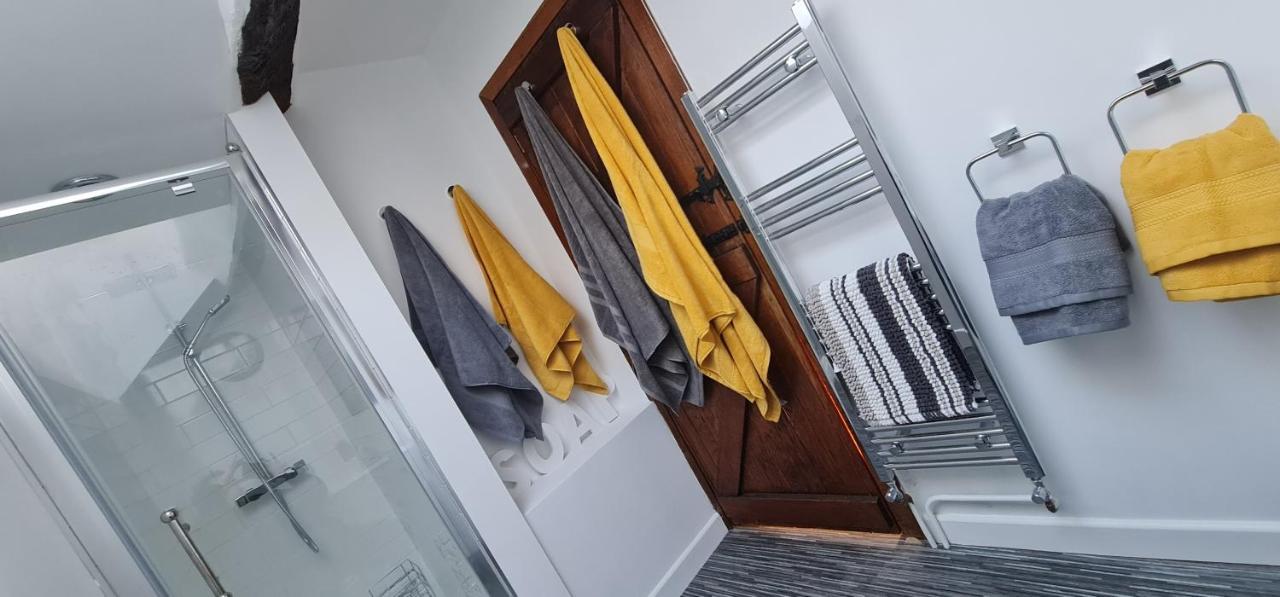 Modern And Spacious 2 Bedroom Apartment With Free Parking Glyn Ceiriog Экстерьер фото