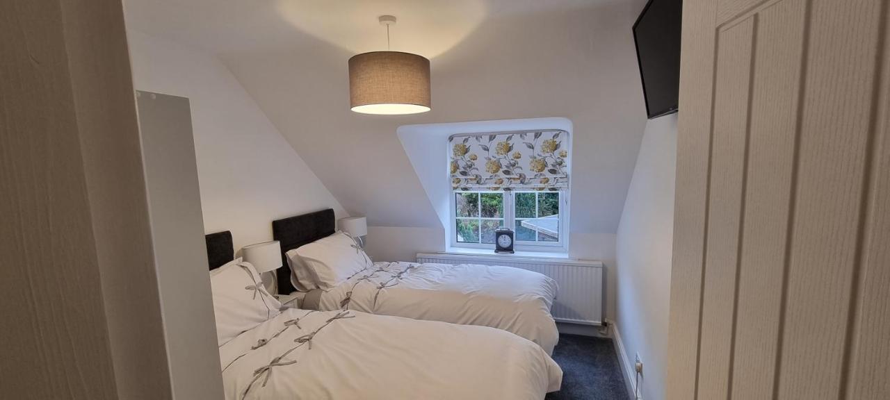 Modern And Spacious 2 Bedroom Apartment With Free Parking Glyn Ceiriog Экстерьер фото